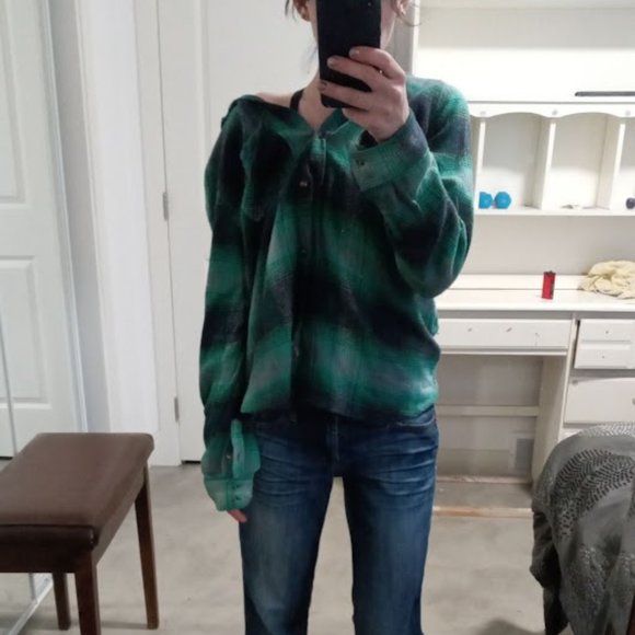 Hollister Top - Picture 2 of 3